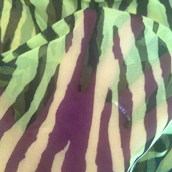 Bundle of 2 Mesh Shirts - Picture 10 of 10